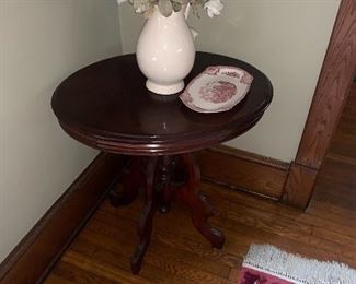 Oval Victorian table $75 