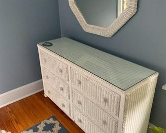 Part of set includes mirror