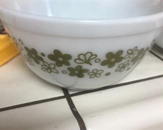 Pyrex 2 pc set