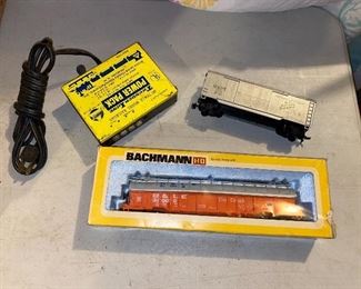  Bachmann HO Train and 2 Other Pieces $9.00