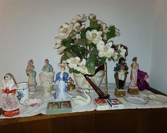 Figurines