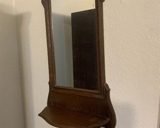 Colonial style mirror