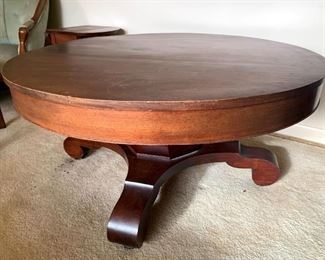 Vintage Mahogany Coffee Table w/Pedestal Base!