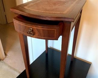 Vintage Columbia Furniture Genuine Mahogany Side Table w/Leather Top!