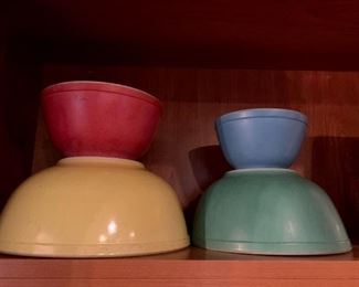 Vintage Pyrex Primary Colors Nesting Mixing Bowls!