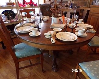oak vintage round table w/claw feet legs, 6 chairs, vintage
