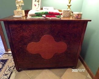 blanket chest, top lifts