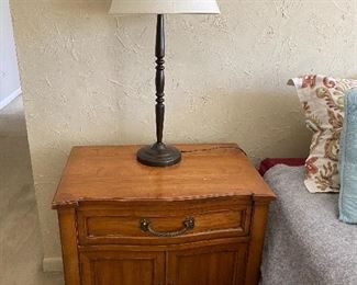 vintage nightstands, 2