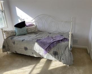White metal framed daybed with trundle