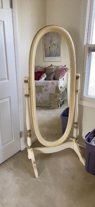 oval mirror