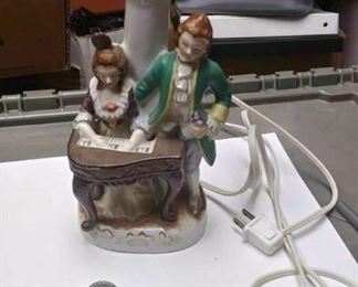 https://www.ebay.com/itm/124173650051	AB0335 SMALL VINTAGE CERAMIC FIGURINE LAMP MAN & WOMAN WITH PIANO .00 MADE IN OC		 Buy-it-Now 	 $20.00 
