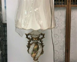 https://www.ebay.com/itm/114273772093	Cma2103: Antique Capodimonte Style Lamp w/ Flowers		Buy-it-Now	 $99.99 
