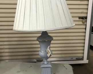 https://www.ebay.com/itm/124461130267	KG8061 Blue and White Porcelain Lamp with Brass Base Pickup Only		Auction
