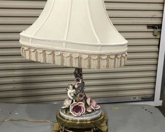 https://www.ebay.com/itm/114545036732	KG8062 Capodimonte porcelain Statue Sculpture Lamp with Brass Base Pickup Only		Auction
