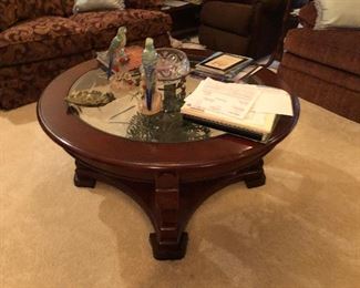 https://www.ebay.com/itm/124461334412	KG0052 Glass and Wood Round Modern Coffee Table Pickup Only		Auction
