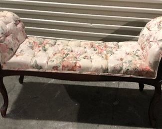 https://www.ebay.com/itm/124462706163	KG0024 TUFTED End of Bed Bench Pickup Only		Buy-It-Now	 $125.00 
