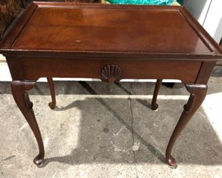 https://www.ebay.com/itm/114547042787 KG0027 Wood Accent Table Cherry with Seashell Pickup Only Queen Anne Legs Buy-It-Now $95.00