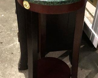 https://www.ebay.com/itm/124462733393	KG9158 Marble Top Finish Small Round Table Local Pickup		Buy-It-Now	 $45.00 
