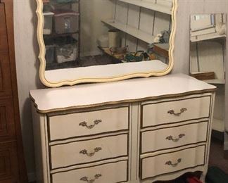 https://www.ebay.com/itm/114512827327	HYH011 French Provincial Chest of Drawers w/ Mirror Dresser Furniture		 OBO 	 $250.00 
