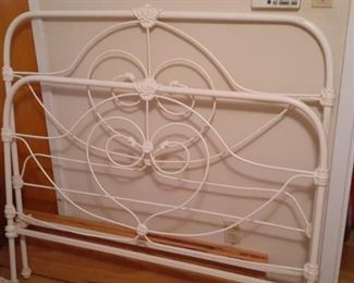 https://www.ebay.com/itm/114512828674 HYH012 Very Heavy Wrought Iron Antique Bed Pickup Only - OBO $399.99