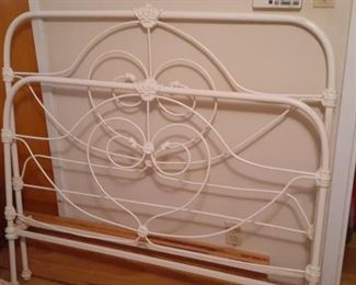 https://www.ebay.com/itm/114512828674	HYH012 Very Heavy Wrought Iron Antique Bed Pickup Only	-	 OBO 	 $399.99 
