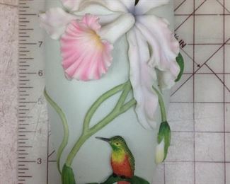 https://www.ebay.com/itm/124426410682	KG8033B Ibis & Orchid Design Inc. Lavender Cattleya Orchid # 123 wall sconce Vase Local Pickup		 OBO 	 $20.00 
