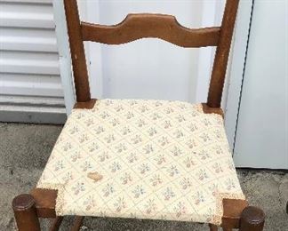 https://www.ebay.com/itm/114350234471	LAN9711: Cloth Seat Wood Chair Local Pickup		 OBO 	 $19.99 

