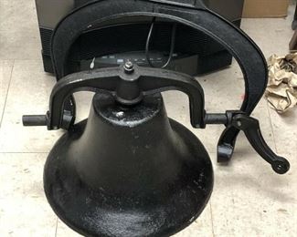 https://www.ebay.com/itm/114220596577	LAN9851: Bell: Large Pole Mountable Metal Plantation Style Local Pickup		 Buy-it-Now 	 $149.99 
