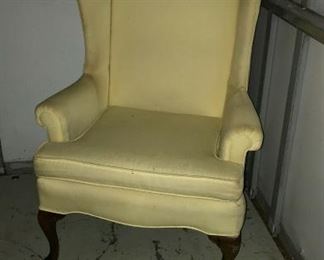 https://www.ebay.com/itm/114525216909	LAR1046  OFF WHITE VINTAGE QUEEN ANNE STYLE WINGED BACK CHAIR Pickup Only		 OBO 	 $25.00 
