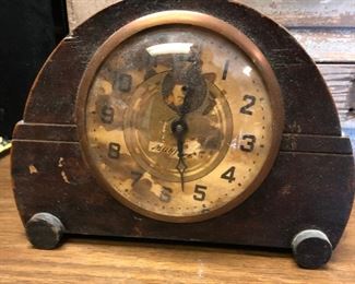 https://www.ebay.com/itm/124330031213	LX2102: Vintage Ingraham Mayfair manual alarm clock ASIS - Not Tested		 Buy-IT-Now 	 $19.99 
