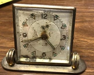 https://www.ebay.com/itm/114398471207	LX2101: Vintage West German Brass manual alarm clock ASIS - Not Tested		 Buy-IT-Now 	 $19.99 
