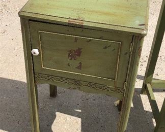 https://www.ebay.com/itm/114552059422	LAR1003: Distressed Vintage Sewing Cabinet Pickup Only		 OBO 	 $50.00 
