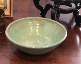 https://www.ebay.com/itm/114294719280	PR4507: Shearwater Pottery Bowl Local Estate Sale Pickup		 Buy-IT-Now 	 $75.00 
