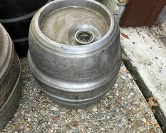 https://www.ebay.com/itm/124408708759	TL6003: Falstaff vintage Keg pickup only		 Buy-it-Now 	 $125.00 
