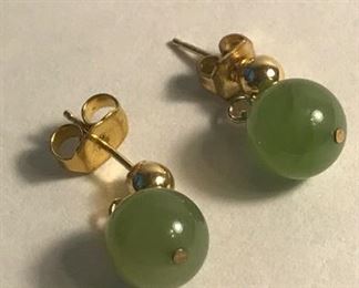 https://www.ebay.com/itm/124367464026	WL128 JADE BALL DANGLE EARRINGS 14 K GOLD		 Buy-it-Now 	 $125.00 
