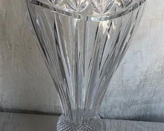 https://www.ebay.com/itm/114484048801	WL2063 XL 13" Crystal Crystal Vase Local Pickup		 Buy-it-Now 	 $20.00 
