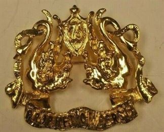 https://www.ebay.com/itm/124301599062	WL3028 USED VINTAGE GOLD TONE 2002 PROPHET OF PERSIA KREWE FAVOR PIN NEW ORL		 Buy-it-Now 	 $40.00 
