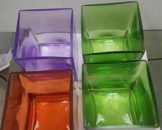 https://www.ebay.com/itm/114317825273 WL3043A SET OF FOUR 4X5 INCH GLASS VASES (two have small chips) $20.00 Buy-it-Now $20.00