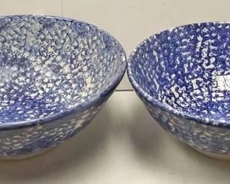 https://www.ebay.com/itm/124270014675	WL3061 USED VINTAGE SET OF TWO BLUE & WHITE POTTERY MIXING BOWLS BY ROMA. MADE I		 Buy-it-Now 	 $20.00 
