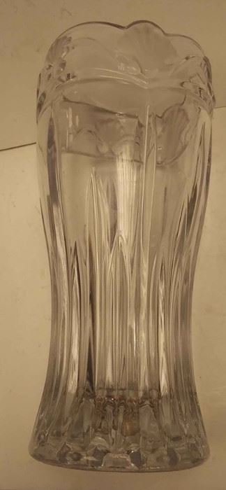 https://www.ebay.com/itm/124270025058 WL3067 9 3/8 TALL USED VINTAGE CRYSTAL VASE. WEIGHT 4LBS 6 OZ Buy-it-Now $10.00