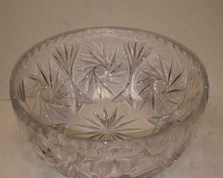 https://www.ebay.com/itm/124270042383	WL3070 USED VINTAGE CRYSTAL GLASS BOWL. 4 X 7 1/2 INCHES WL3 BOX 6		 Buy-it-Now 	 $10.00 
