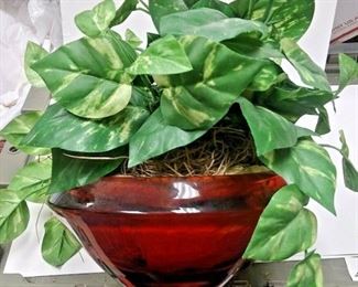 https://www.ebay.com/itm/124291246928	WL3081 VINTAGE RED GLASS BOWL WITH ARTIFICIAL PLANT ARRANGMENT		 Buy-it-Now 	 $25.00 
