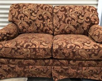 https://www.ebay.com/itm/114559840799	KG9151 Flexsteel Loveseat #1  Upholstered Pickup Only		 Buy-It-Now 	 $100.00 
