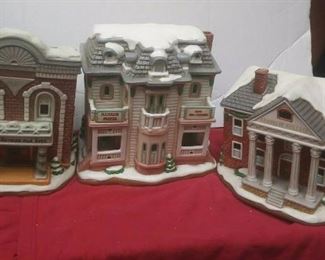 https://www.ebay.com/itm/114561880805 GN3120 LOT OF THREE USED VINTAGE CERAMIC FELTON COLONIAL VILLAGE BUILDINGS Buy-it-Now $55.00