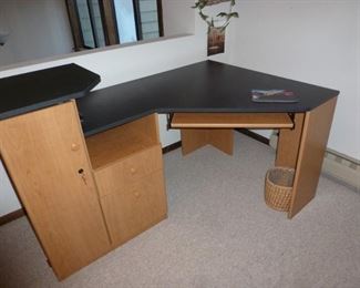 Corner desk