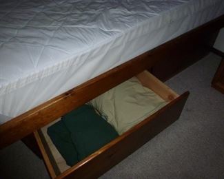 Bed / mattress with storage drawers