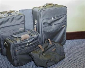 15. BRIGGS RIELY Luggage Set