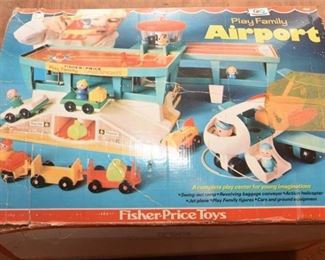 119. FISHER PRICE Play Family Airport