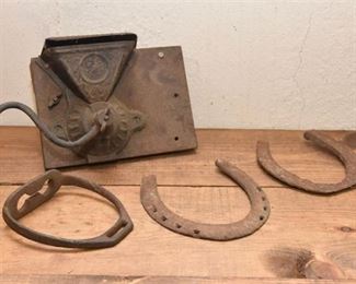 186. Group Lot Of Vintage Metal Items