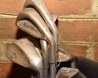 252. Golf Bag and Golf Clubs
